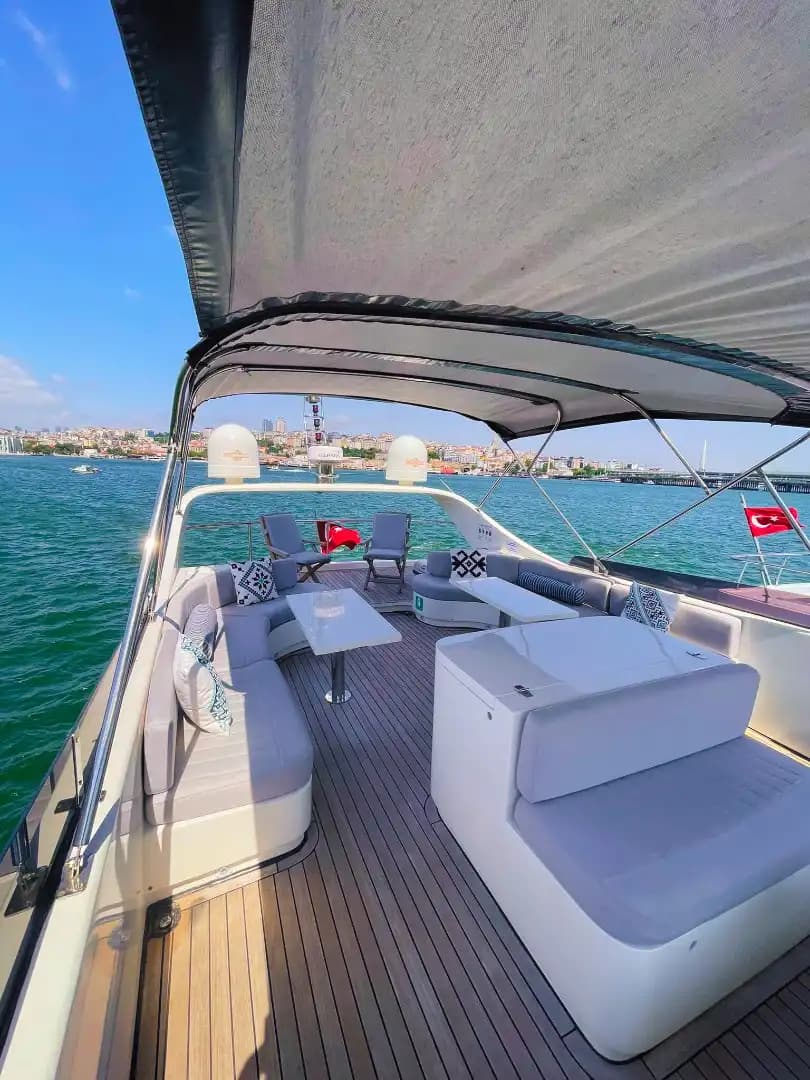 Enjoy the Atemberaubend Bosphorus Views on a 21-Meter Maßgefertigte Jacht 5