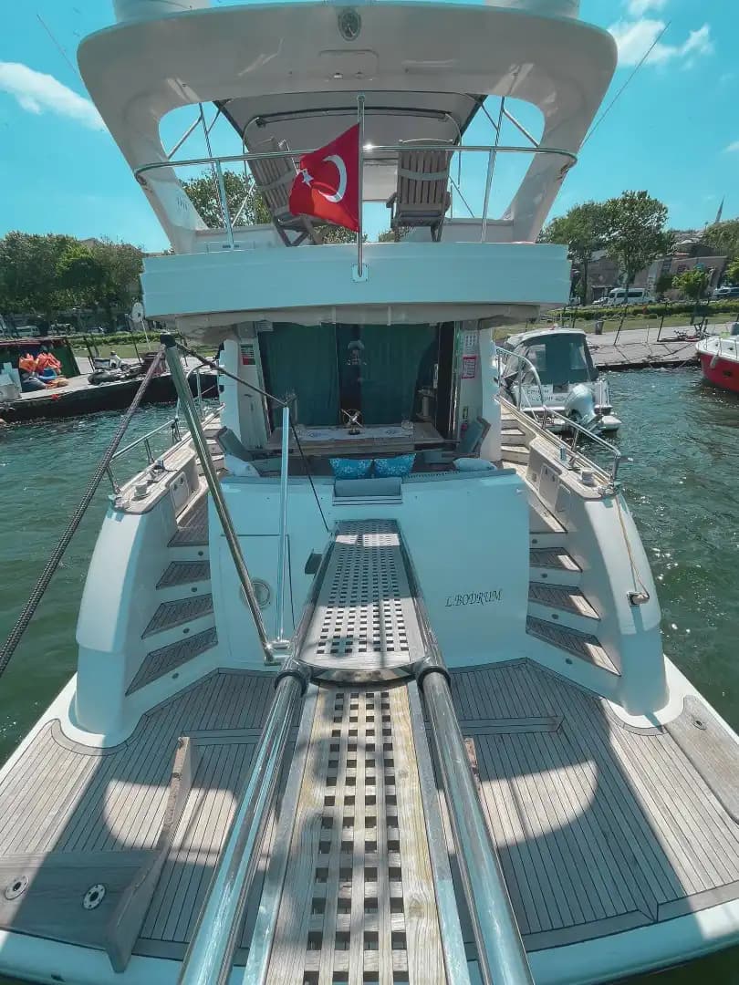 Enjoy the Atemberaubend Bosphorus Views on a 21-Meter Maßgefertigte Jacht 7
