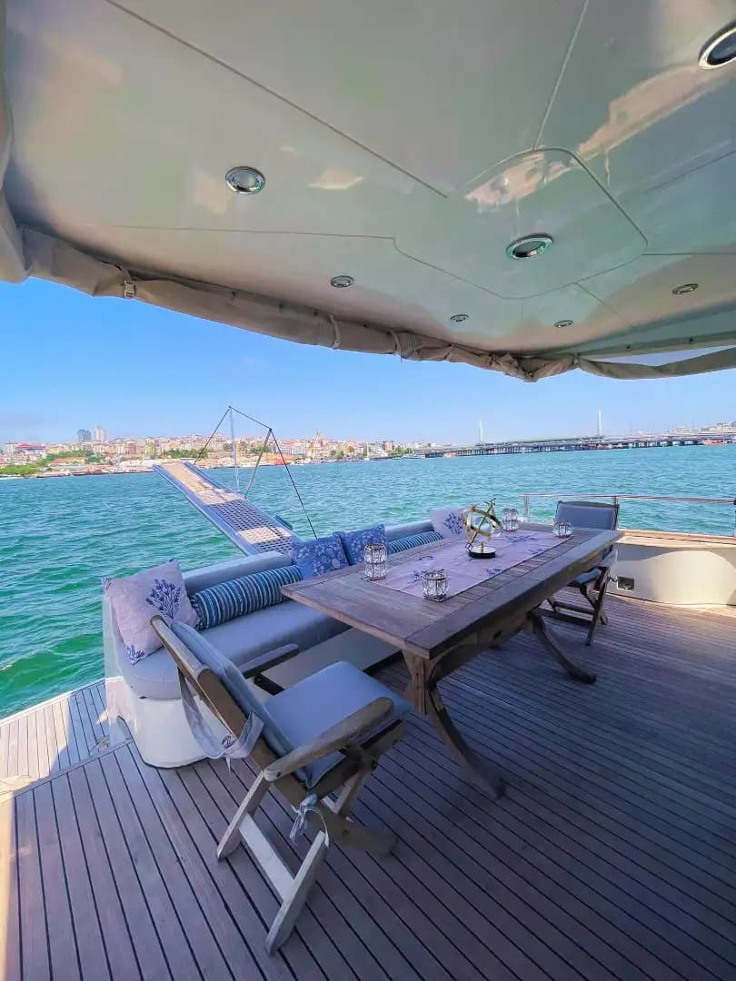 Enjoy the Atemberaubend Bosphorus Views on a 21-Meter Maßgefertigte Jacht 13