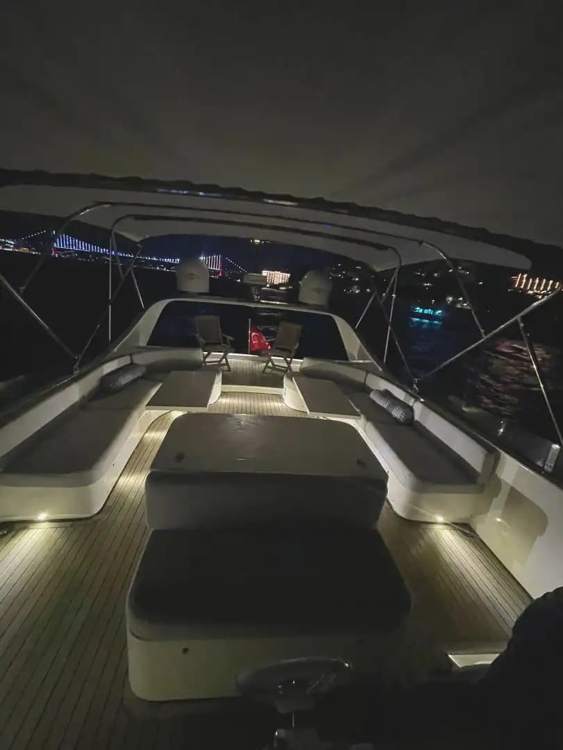 Enjoy the Atemberaubend Bosphorus Views on a 21-Meter Maßgefertigte Jacht 18
