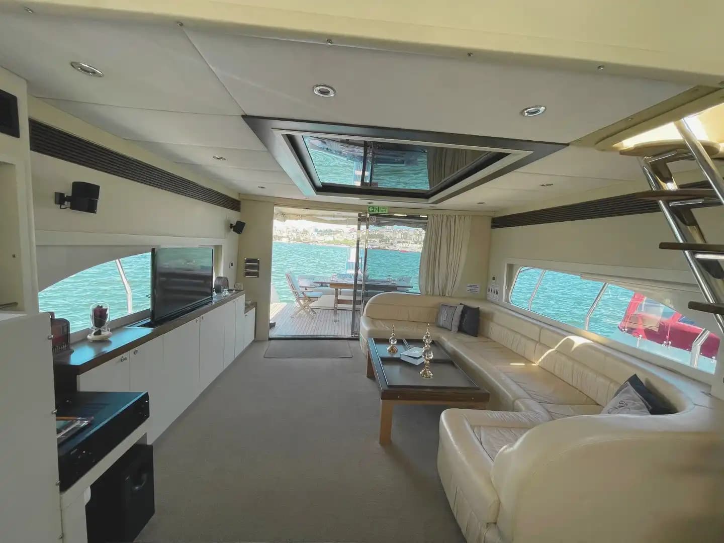 Enjoy the Atemberaubend Bosphorus Views on a 21-Meter Maßgefertigte Jacht 15