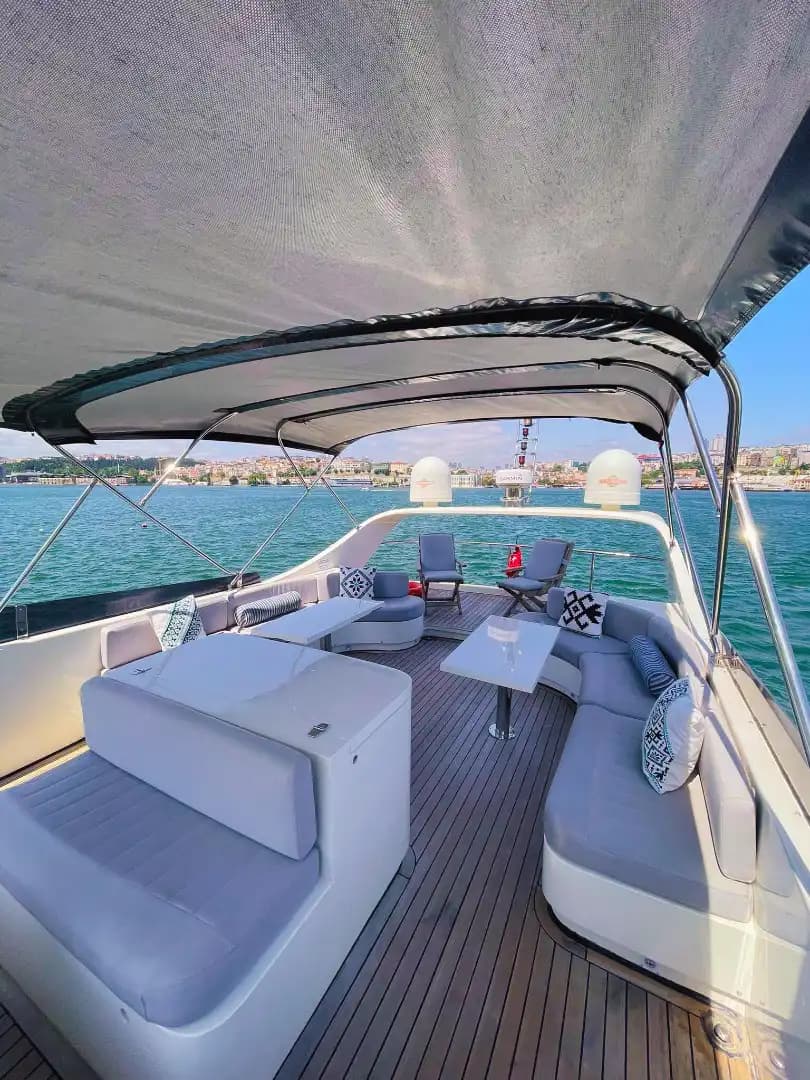 Enjoy the Atemberaubend Bosphorus Views on a 21-Meter Maßgefertigte Jacht 8