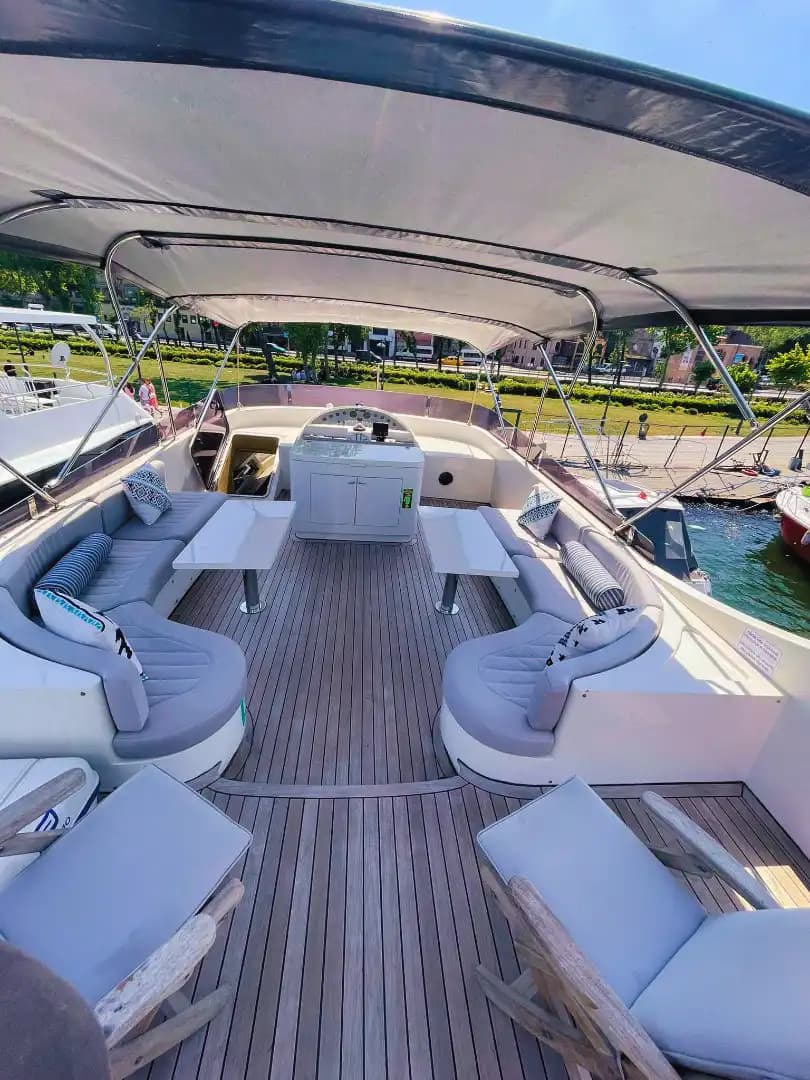 Enjoy the Atemberaubend Bosphorus Views on a 21-Meter Maßgefertigte Jacht 9