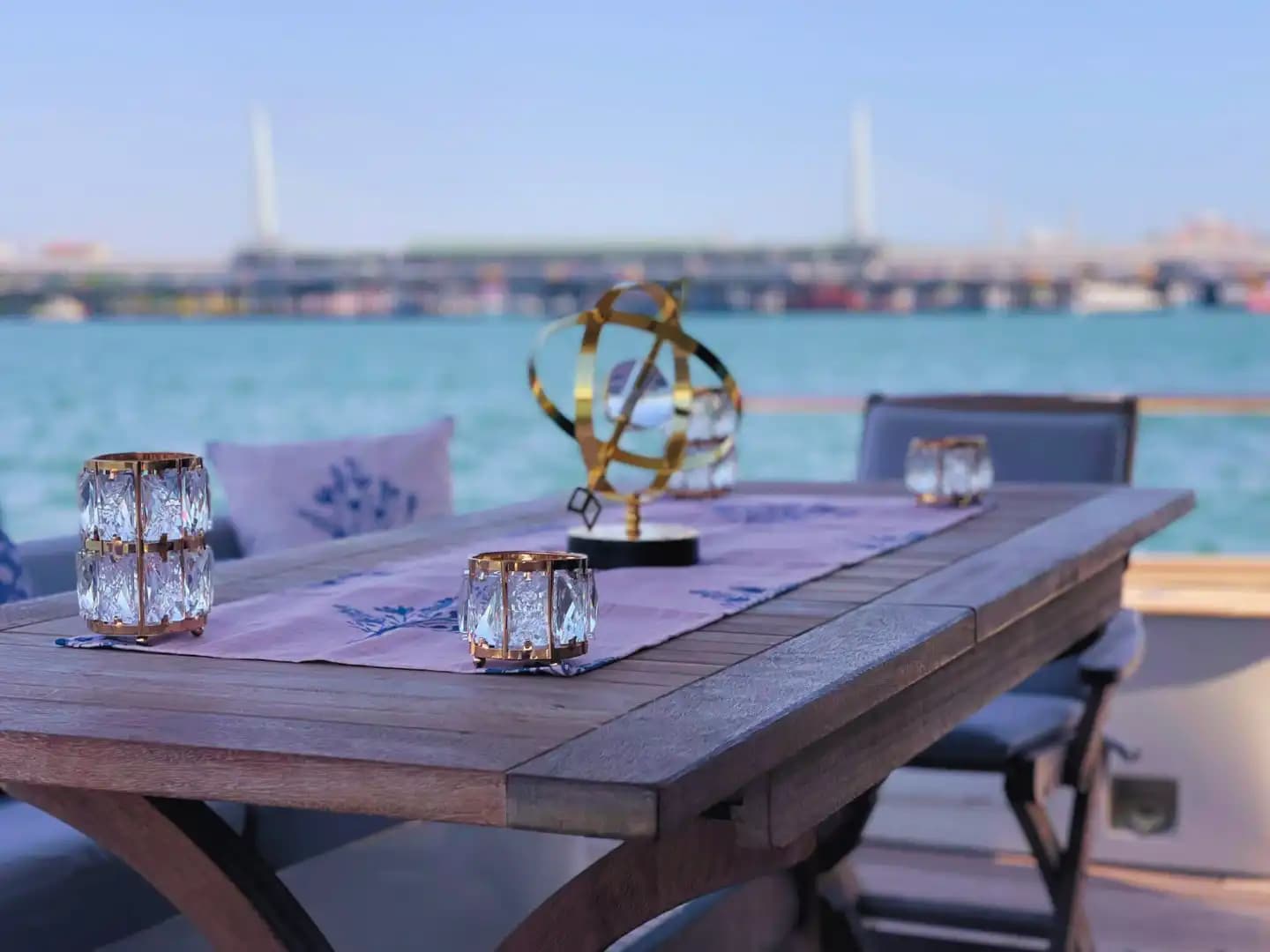 Enjoy the Atemberaubend Bosphorus Views on a 21-Meter Maßgefertigte Jacht 14