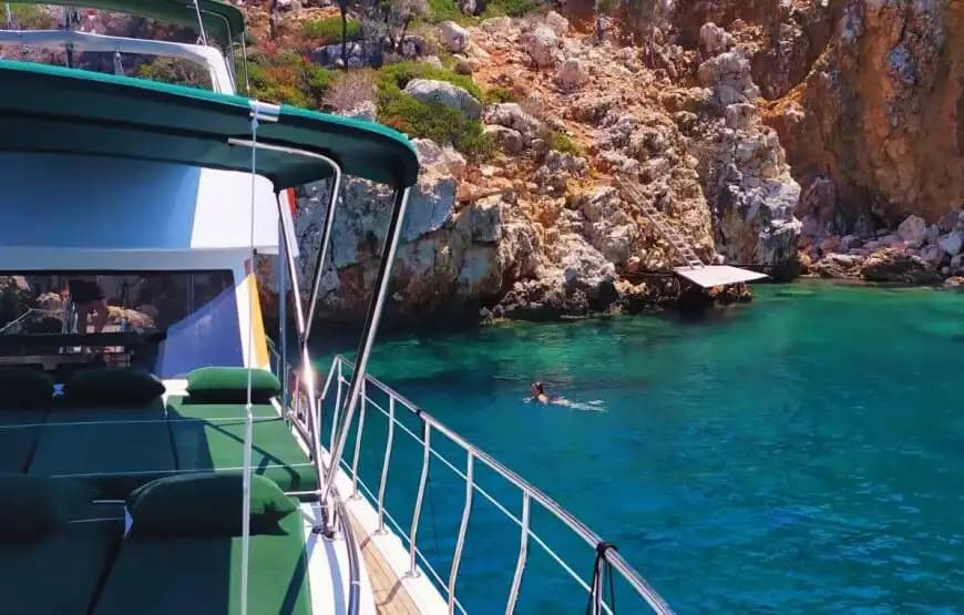 Luxury Location de yacht in Kalkan for a Romantic Getaway or Party Cruise 8