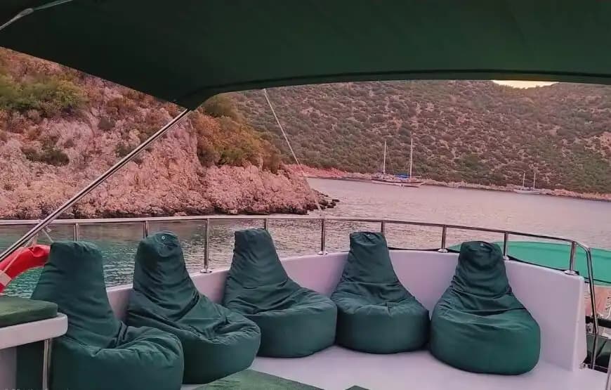 Luxury Location de yacht in Kalkan for a Romantic Getaway or Party Cruise 4