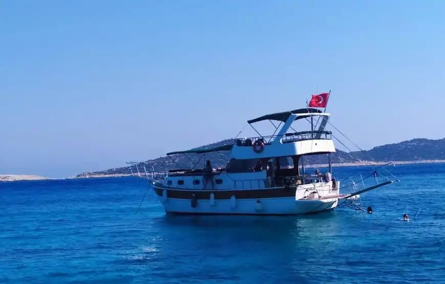 Luxury Location de yacht in Kalkan for a Romantic Getaway or Party Cruise 7