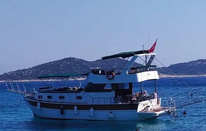 Luxury Location de yacht in Kalkan for a Romantic Getaway or Party Cruise 6