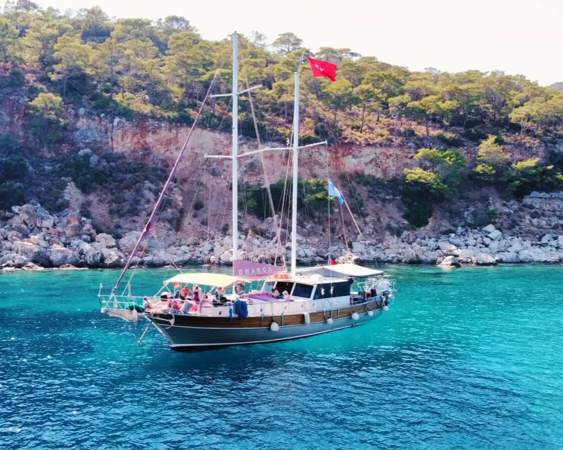 Kalkan’da 4 Kişiye Kadar Konaklama İmkanı Sunan 20 Metrelik Gulet
