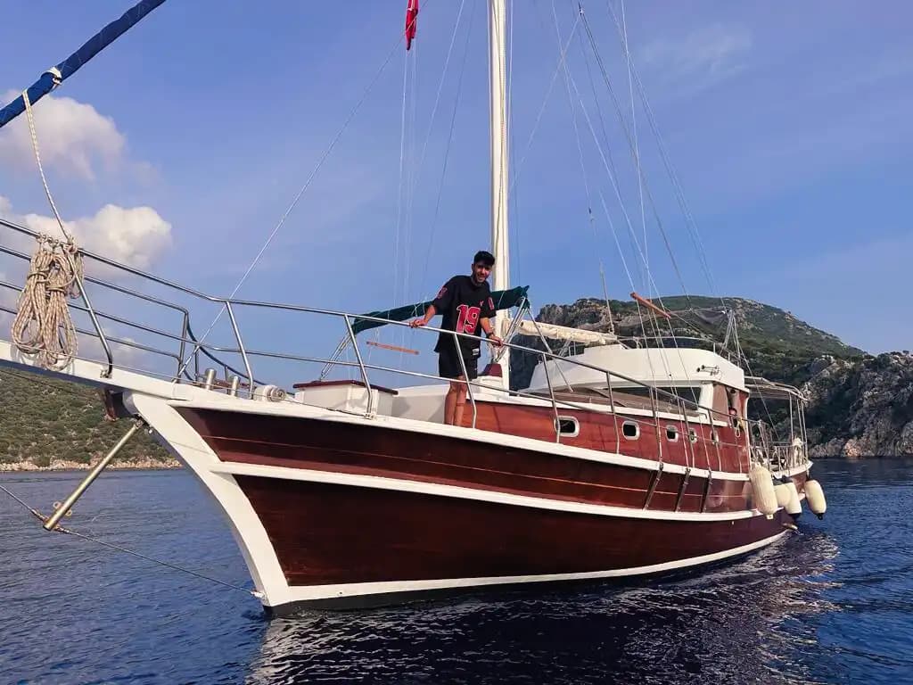 Enjoy a Spacieux Deck & 2 Cabins on a Premium Gulet Rental - Fête sur le bateau