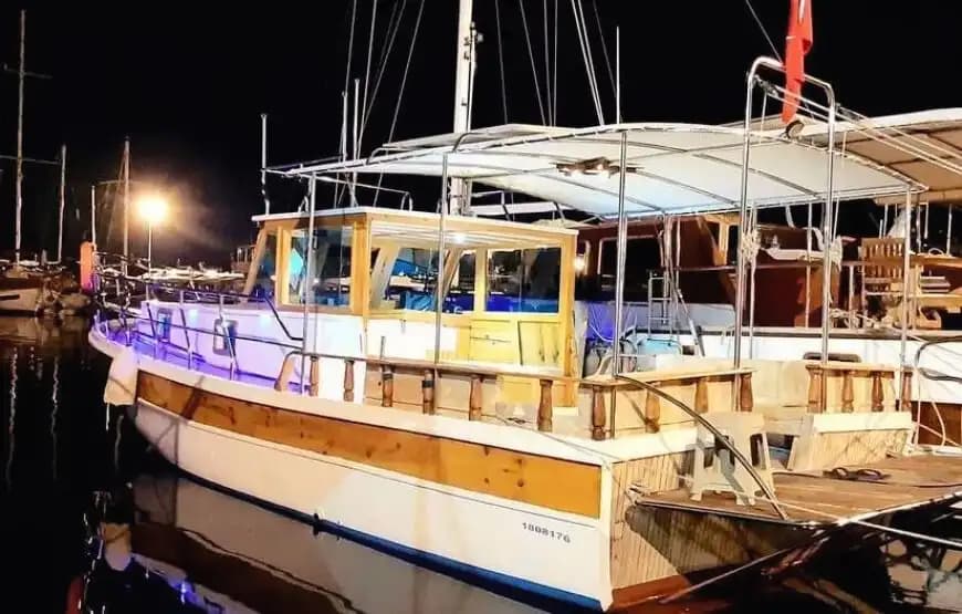 Kaş’ta 11 Metrelik Ekonomik Tekne ile Uygun Fiyatlı Mavi Tur