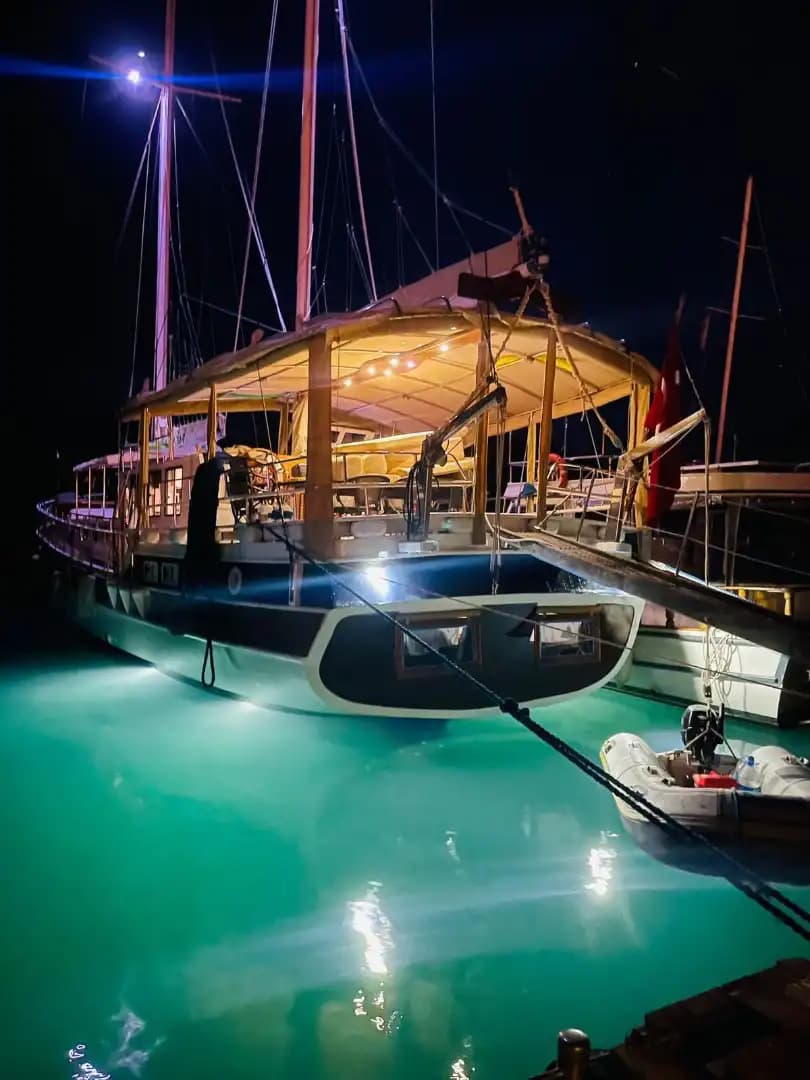 Vacaciones de Gulet de Lujo en Kaş – Aventura Naval para 12 13