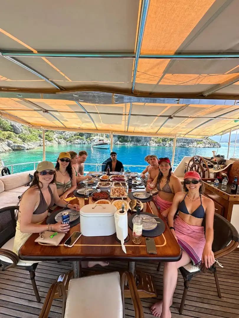 Vacaciones de Gulet de Lujo en Kaş – Aventura Naval para 12 3