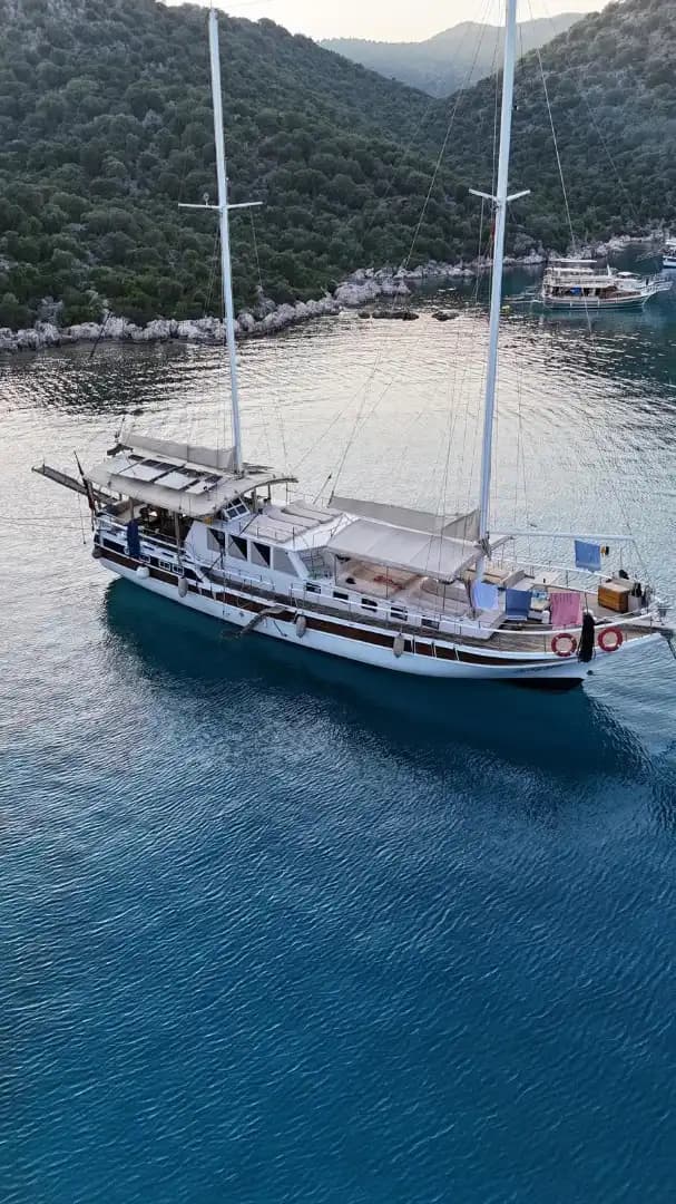 Kaş’ta Konforlu Gulet Tatili – 12 Kişilik Özel Deniz Serüveni