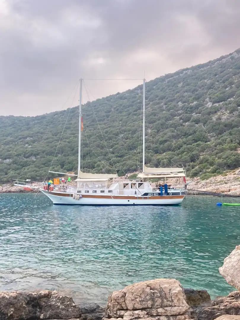 Vacaciones de Gulet de Lujo en Kaş – Aventura Naval para 12 10