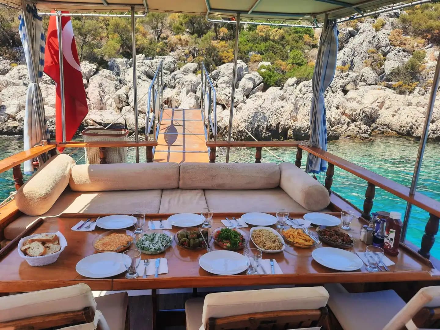 Exclusivo Diario Boat Experiencia para Grupos Pequeños 3