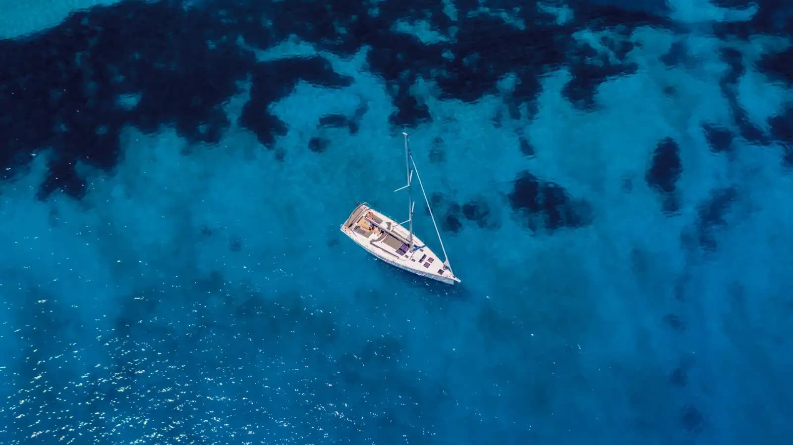 Luxus, Komfort, and Abenteuer: Rent a 14m Bavaria Jacht in Kaş 9