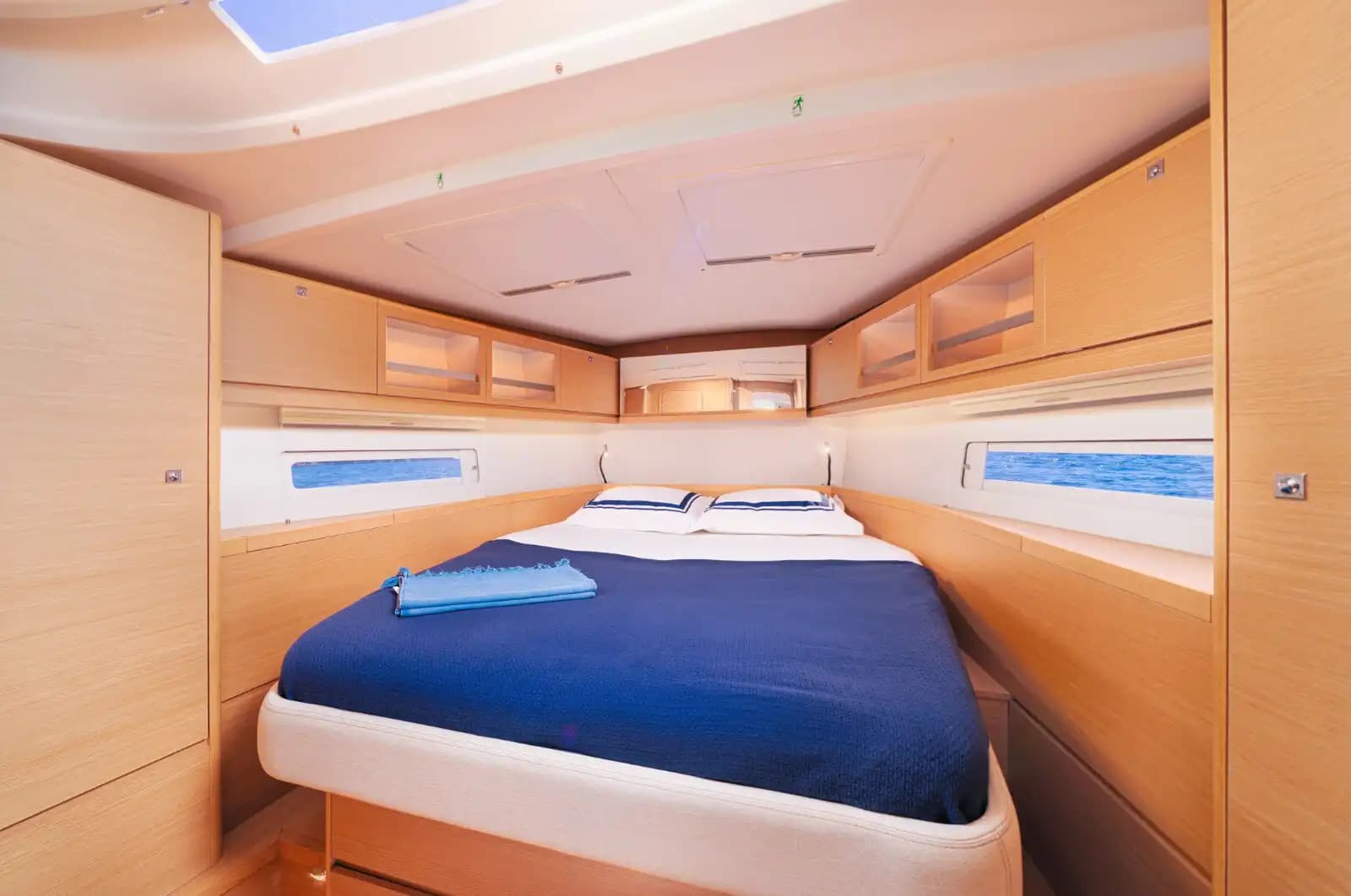 Luxus, Komfort, and Abenteuer: Rent a 14m Bavaria Jacht in Kaş 10