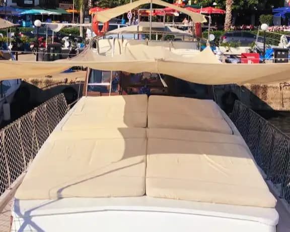 Discover the Mittelmeer with a 6-Kabine, 12-Personen Gulet 3