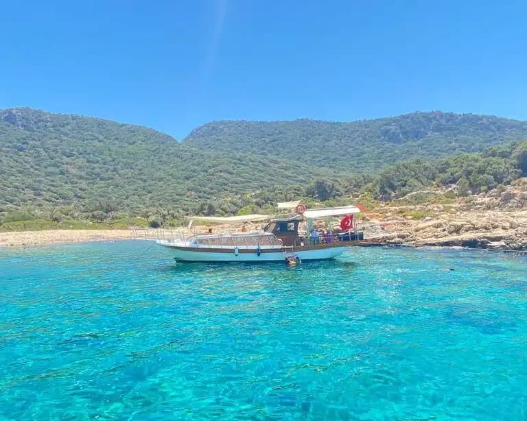 Discover the Mittelmeer with a 6-Kabine, 12-Personen Gulet 2