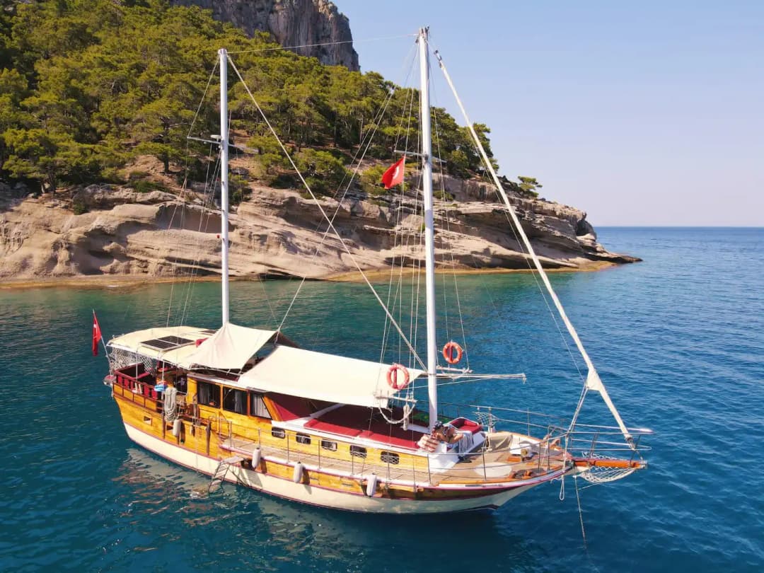 Romantik Kaçamaklardan Aile Tatillerine – Kemer’de Gulet Kiralama
