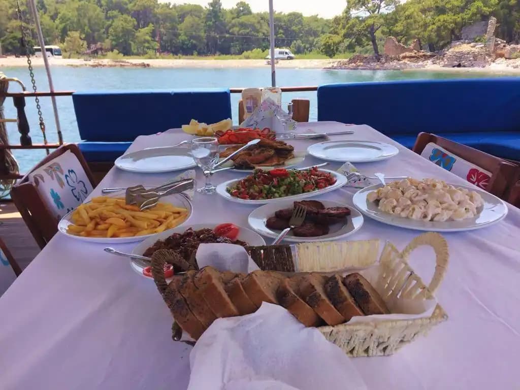 vanuit Romantisch Escapes to Familie Adventures – Luxe Gulet Ervaring 4
