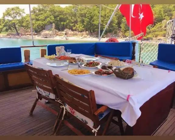vanuit Romantisch Escapes to Familie Adventures – Luxe Gulet Ervaring 10