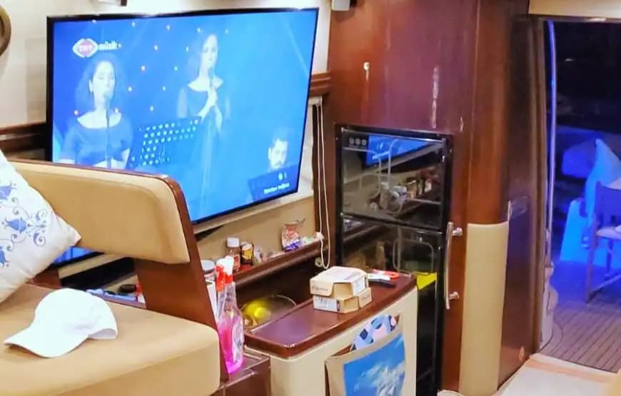 Vier in luxe: Azimut jacht voor feesten en evenementen 10