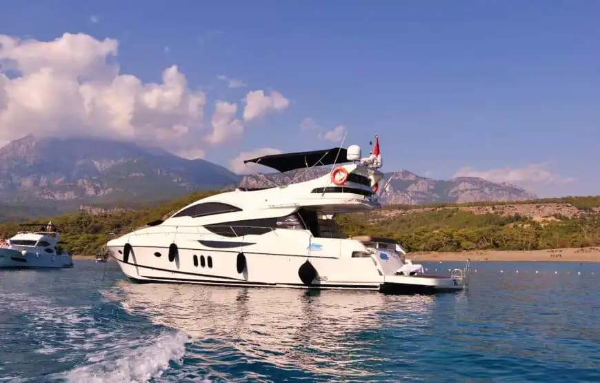 Vier in luxe: Azimut jacht voor feesten en evenementen 2
