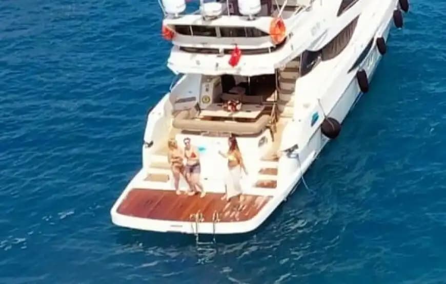 Vier in luxe: Azimut jacht voor feesten en evenementen 7