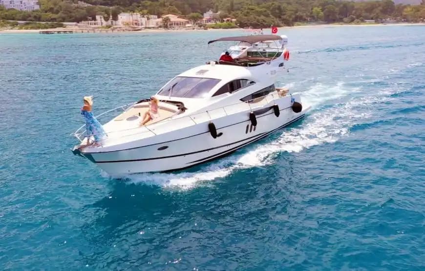 Vier in luxe: Azimut jacht voor feesten en evenementen 4
