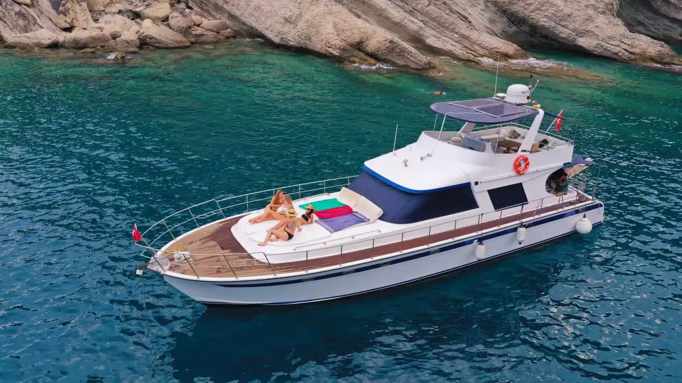 Fuel-Inklusive 20m Jacht with 3 mit Besatzung Members Awaits You! - Party auf dem Boot