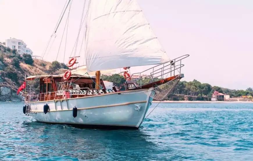 Günstiger Urlaub: 2 Kabinen, 4 Personen in Kuşadası - Party auf dem Boot