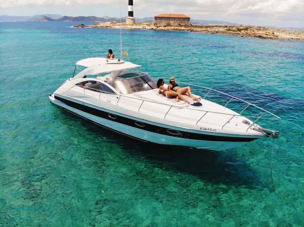 Host Your Business Meeting at Sea: Premium Pershing Location de yacht - Fête sur le bateau