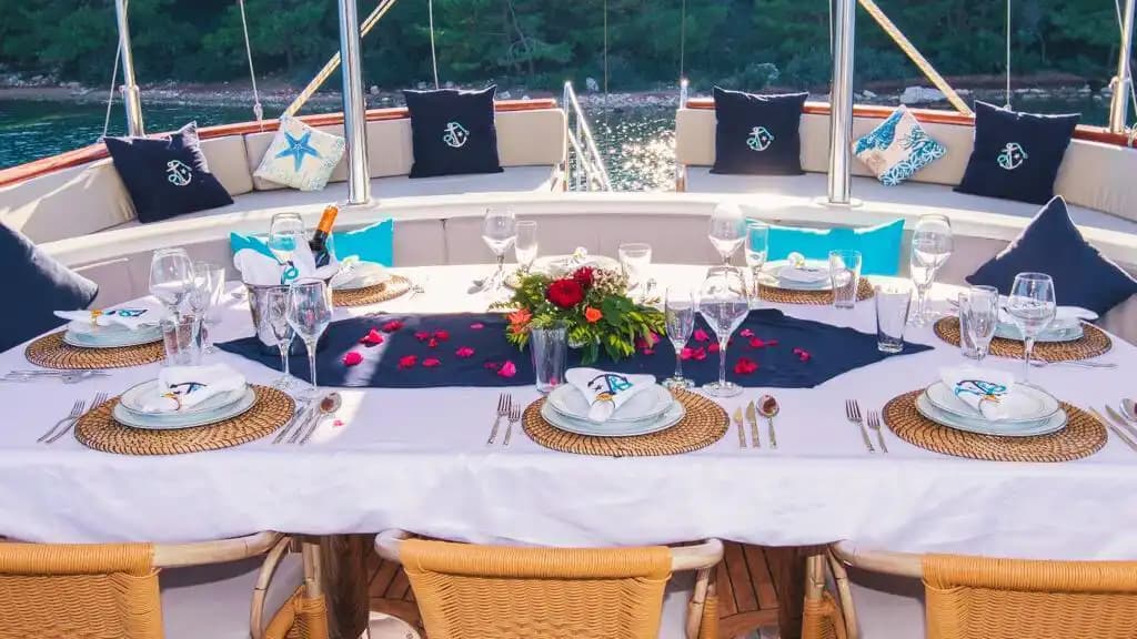 Enjoy the Aegean with a Confortable 6-cabines, 12-Person Gulet in Marmaris 8