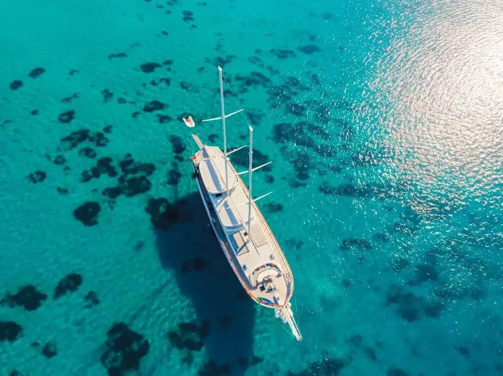 Enjoy the Aegean with a Confortable 6-cabines, 12-Person Gulet in Marmaris 3