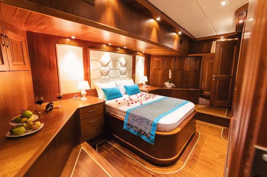 Enjoy the Aegean with a Confortable 6-cabines, 12-Person Gulet in Marmaris 11