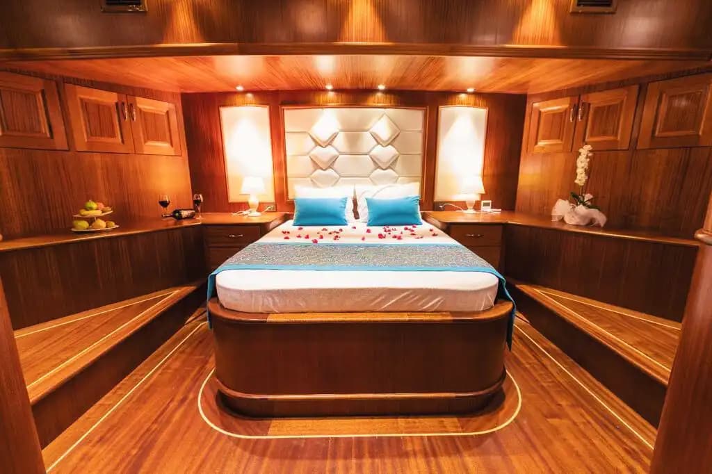 Enjoy the Aegean with a Confortable 6-cabines, 12-Person Gulet in Marmaris 12