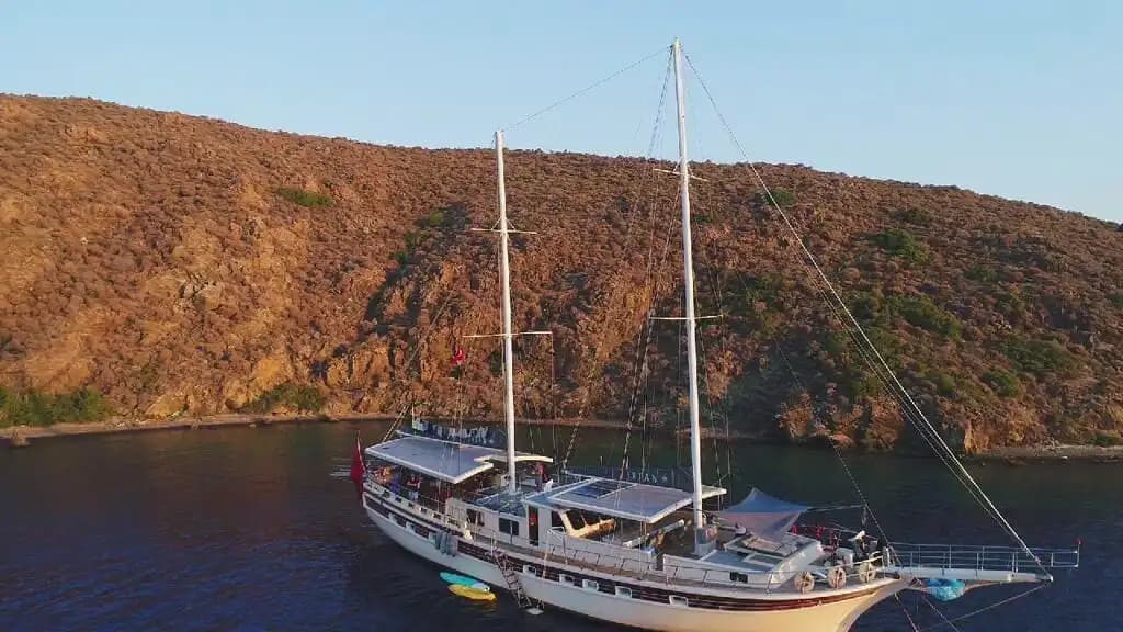 Privé Sea Holiday for 18 People with a Confortable 9-cabines Gulet in Marmaris 2