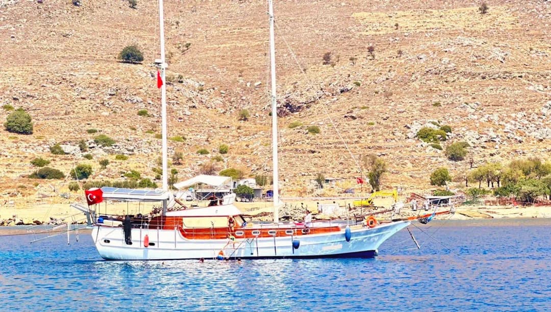Ege’nin Turkuaz Sularında 4 Kabinli 8 Kişilik Gulet Deneyimi