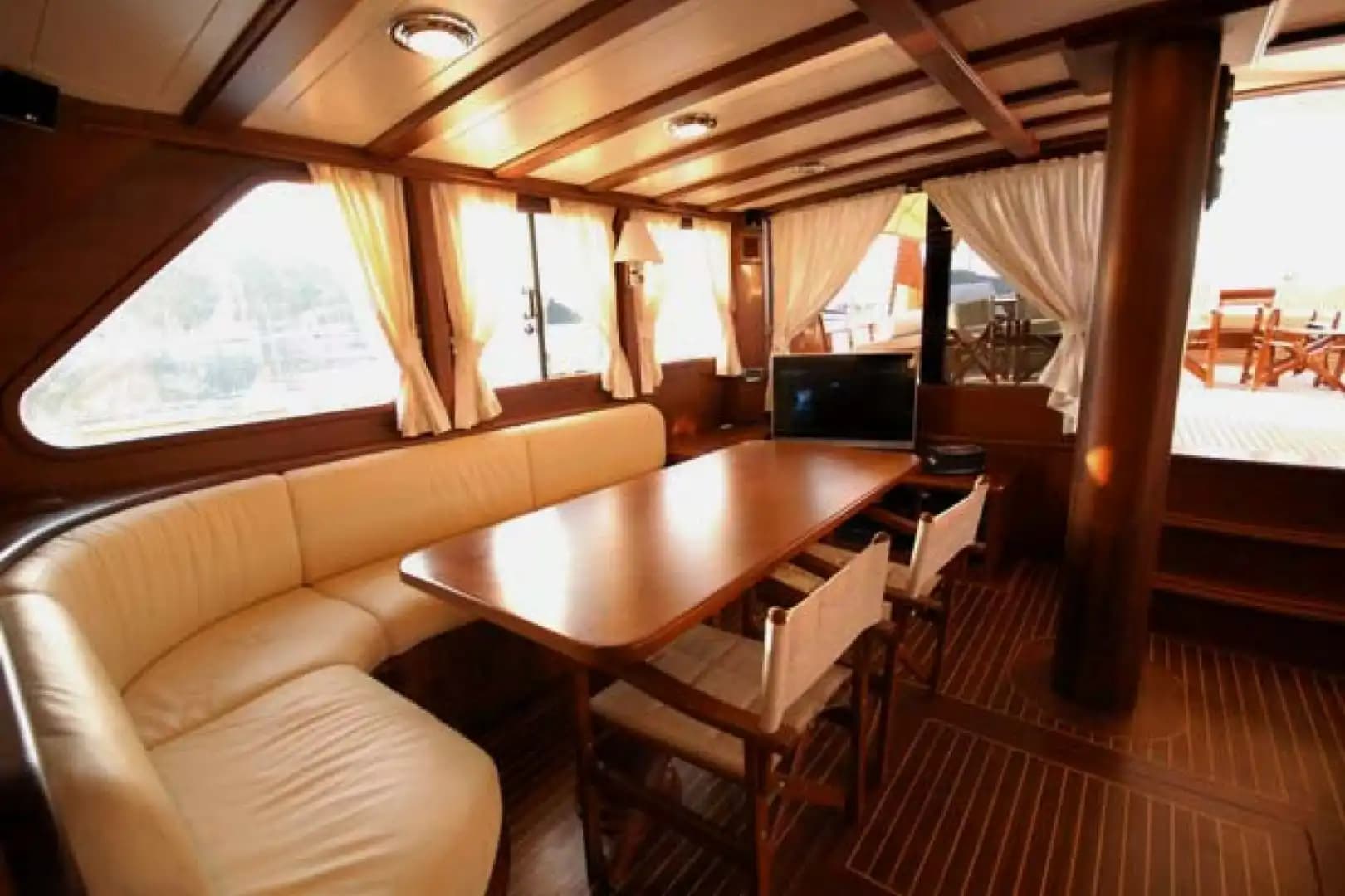 Voyage bleu with Spacieux Deck and Confortable Cabins in Marmaris 16