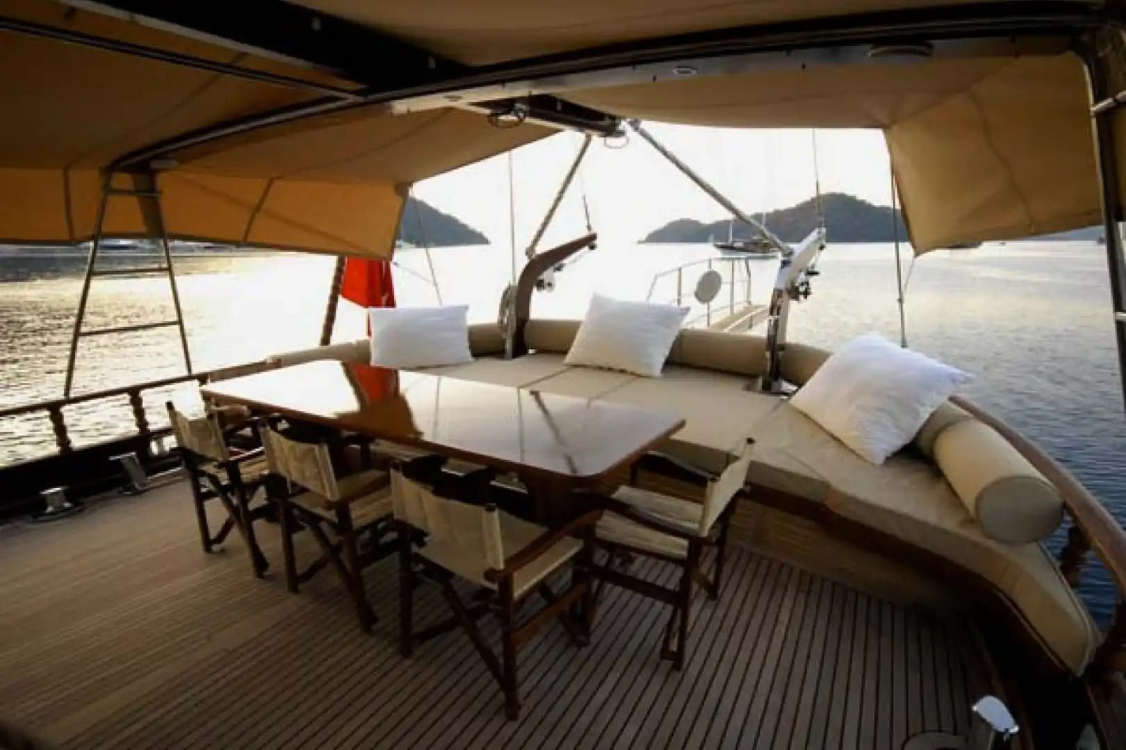 Voyage bleu with Spacieux Deck and Confortable Cabins in Marmaris 7