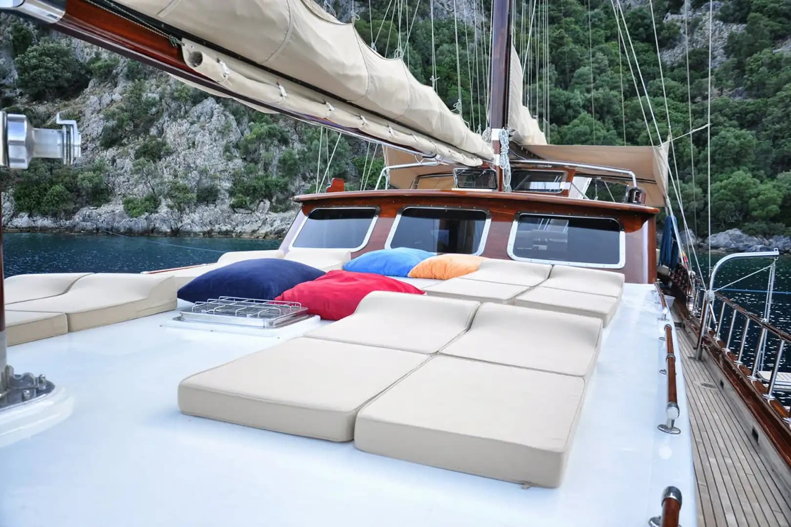 Voyage bleu with Spacieux Deck and Confortable Cabins in Marmaris 14