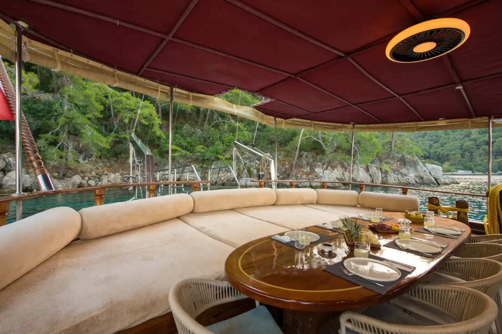 A Special Route in Fethiye's Blues: Komfortabel and Geräumig Gulet 42