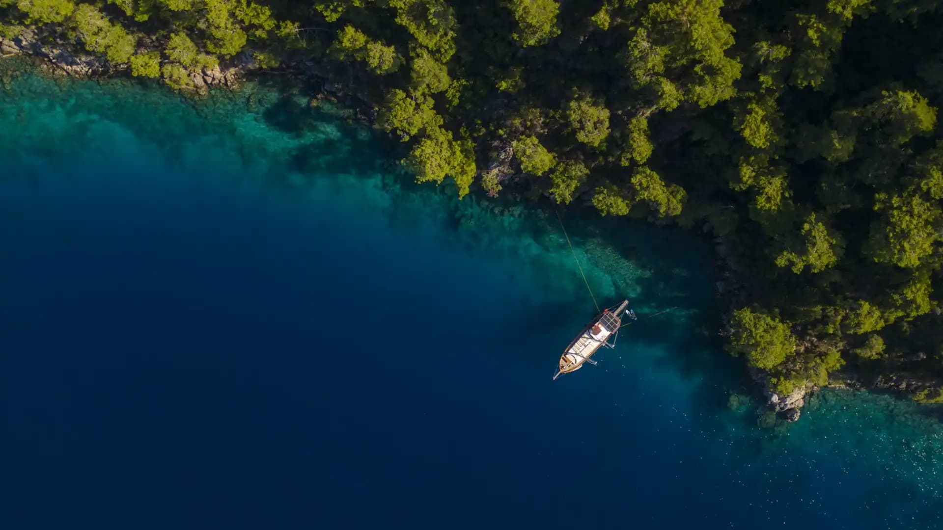 A Special Route in Fethiye's Blues: Komfortabel and Geräumig Gulet 8