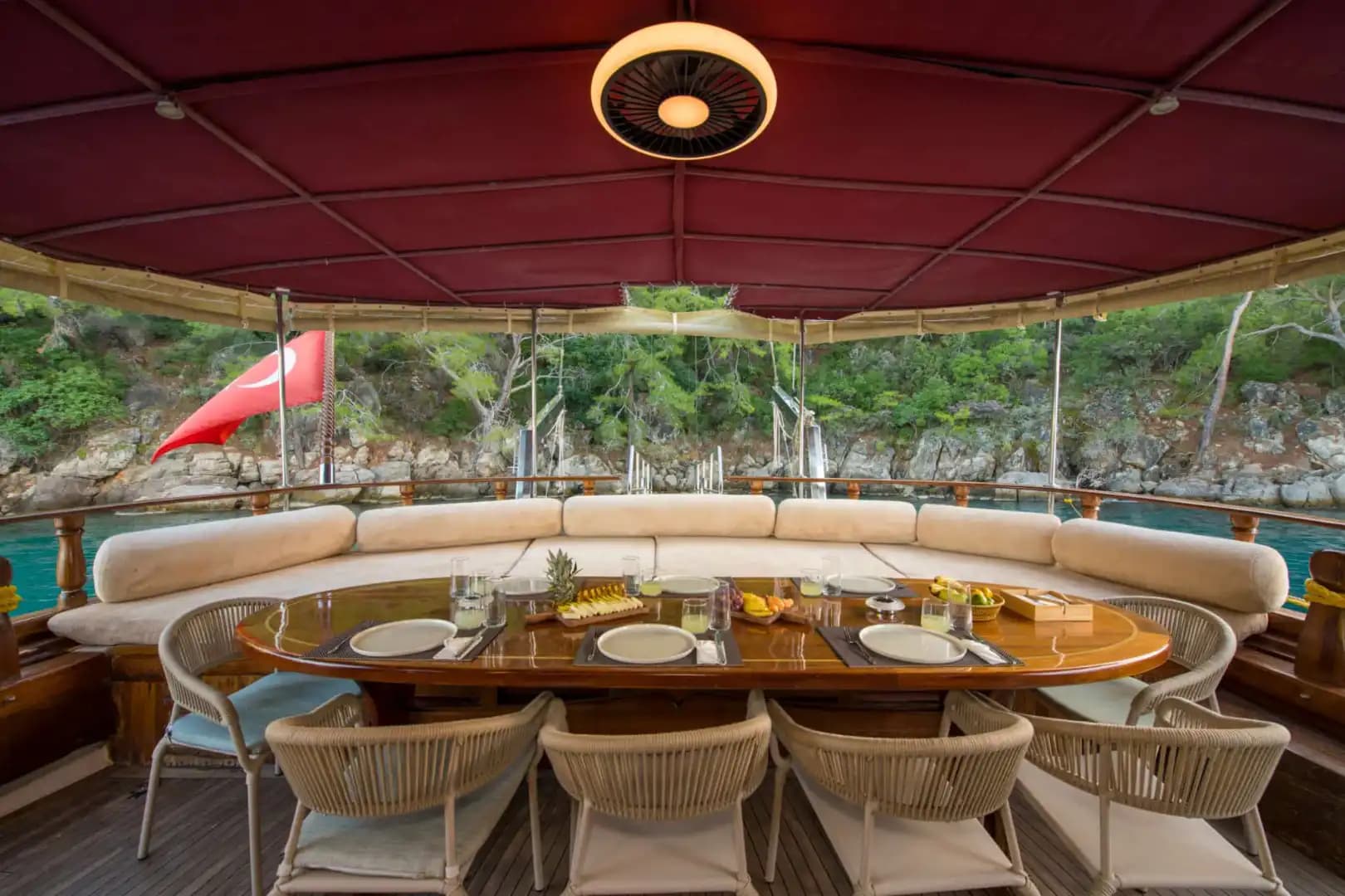 A Special Route in Fethiye's Blues: Komfortabel and Geräumig Gulet 39