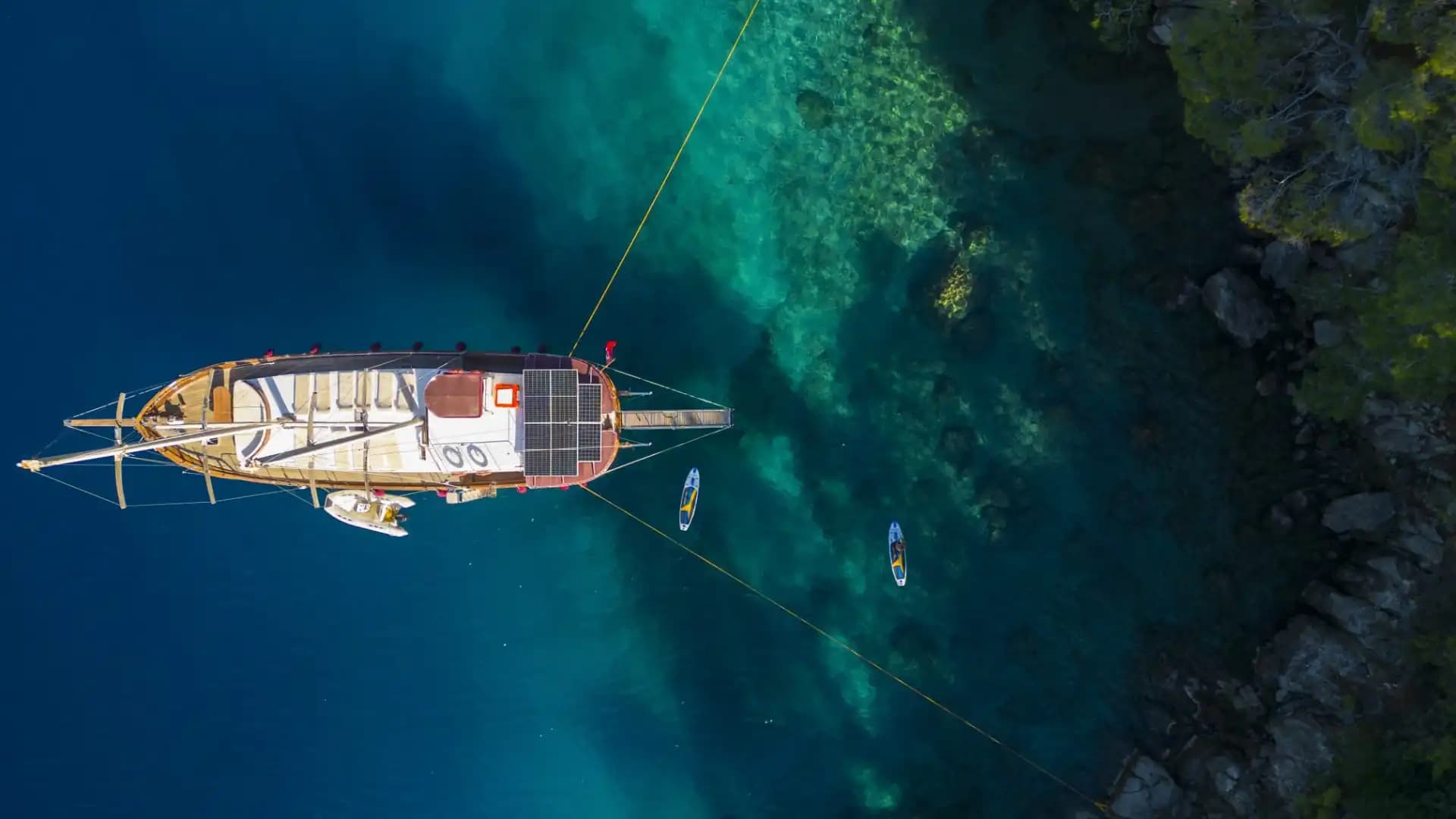 A Special Route in Fethiye's Blues: Komfortabel and Geräumig Gulet 11