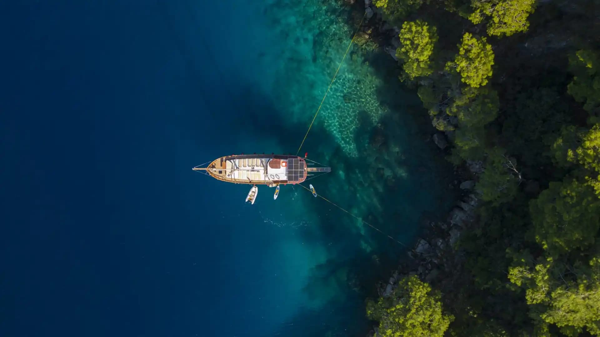A Special Route in Fethiye's Blues: Komfortabel and Geräumig Gulet 12