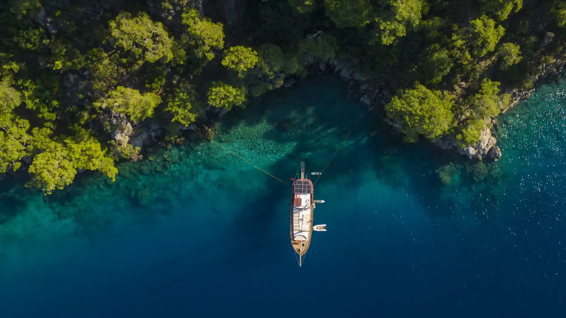 A Special Route in Fethiye's Blues: Komfortabel and Geräumig Gulet 17