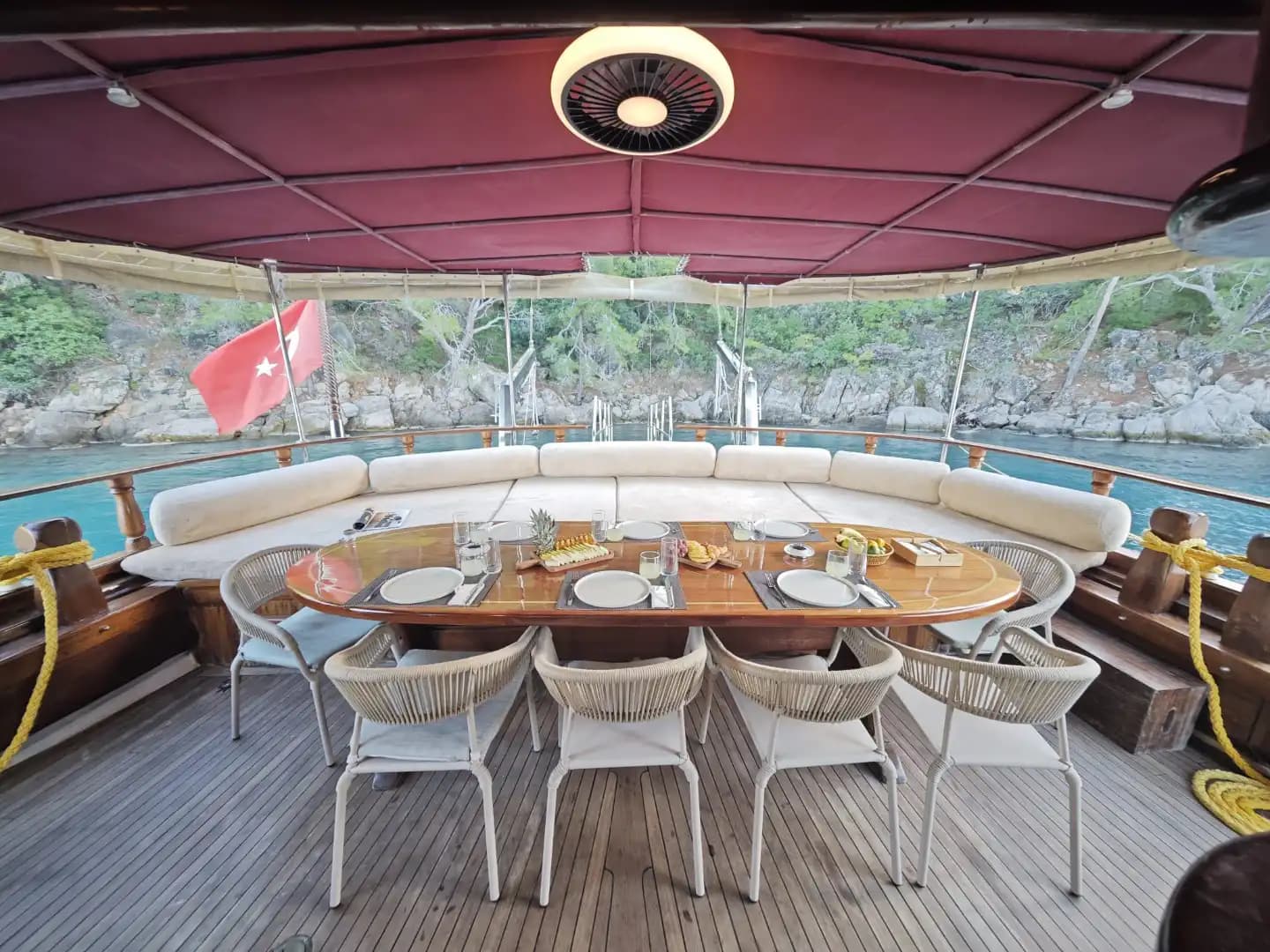 A Special Route in Fethiye's Blues: Komfortabel and Geräumig Gulet 46